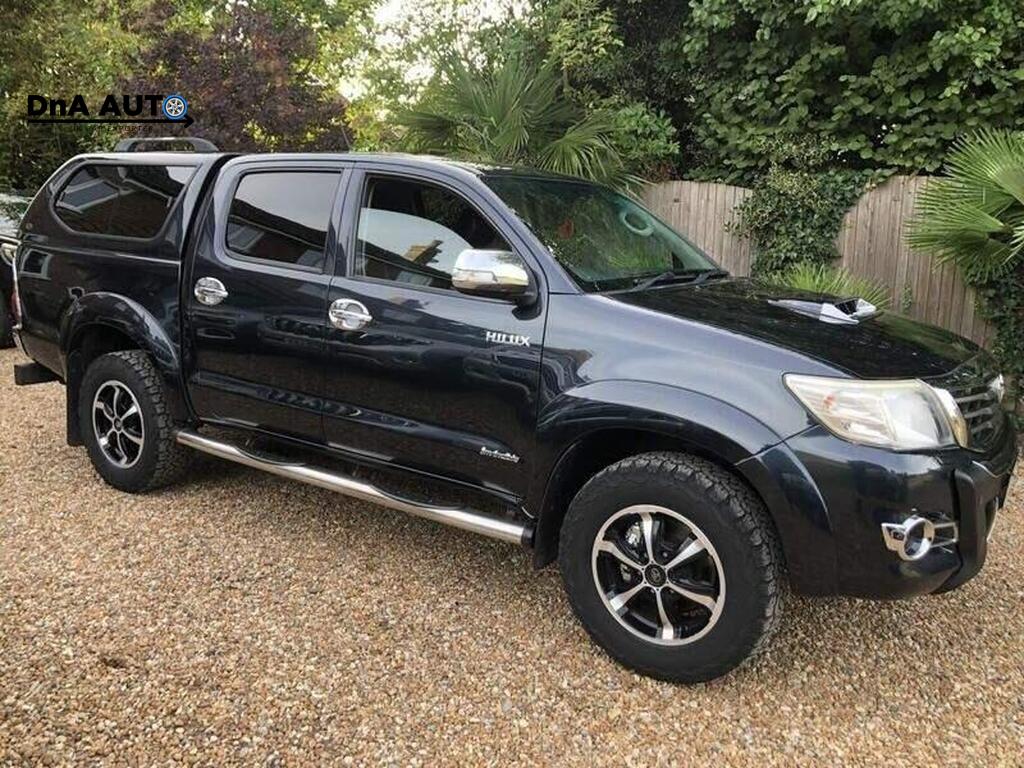 Toyota Hilux 3.0 D-4D Invincible Pickup Double Cab 4dr Diesel Auto 4WD Euro 5 (171 ps)