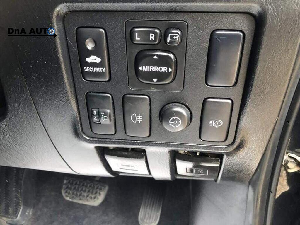 Toyota Hilux 3.0 D-4D Invincible Pickup Double Cab 4dr Diesel Auto 4WD Euro 5 (171 ps)