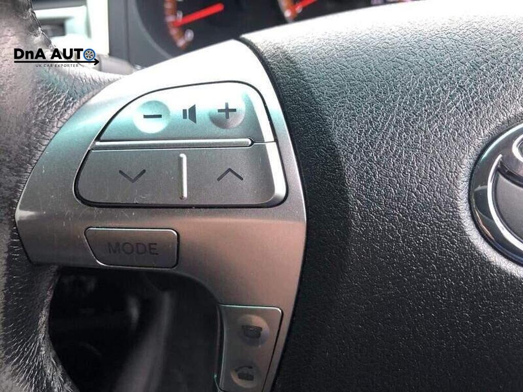 Toyota Hilux 3.0 D-4D Invincible Pickup Double Cab 4dr Diesel Auto 4WD Euro 5 (171 ps)