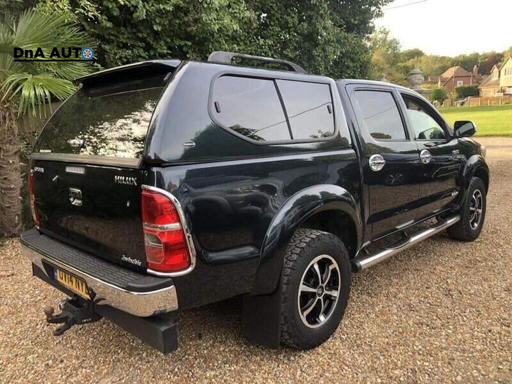 Toyota Hilux 3.0 D-4D Invincible Pickup Double Cab 4dr Diesel Auto 4WD Euro 5 (171 ps)