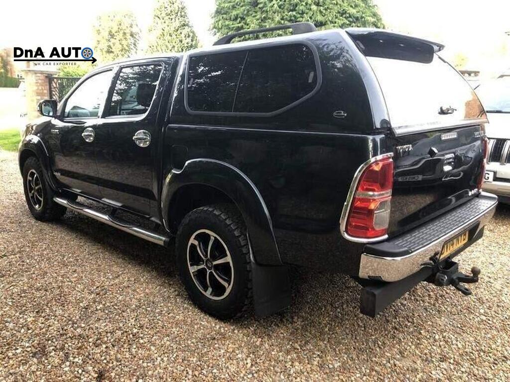 Toyota Hilux 3.0 D-4D Invincible Pickup Double Cab 4dr Diesel Auto 4WD Euro 5 (171 ps)