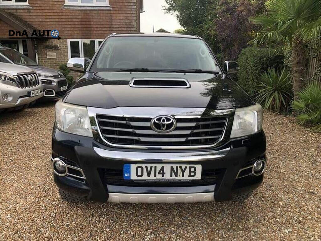 Toyota Hilux 3.0 D-4D Invincible Pickup Double Cab 4dr Diesel Auto 4WD Euro 5 (171 ps)