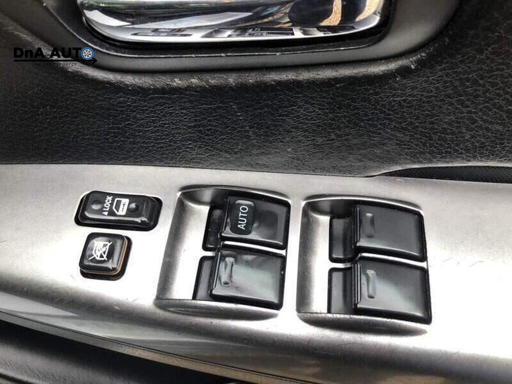 Toyota Hilux 3.0 D-4D Invincible Pickup Double Cab 4dr Diesel Auto 4WD Euro 5 (171 ps)
