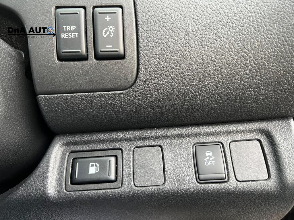 Nissan Navara 2.3 dCi Tekna Pickup Double Cab 4dr Diesel Auto 4WD Euro 6 (190 ps)