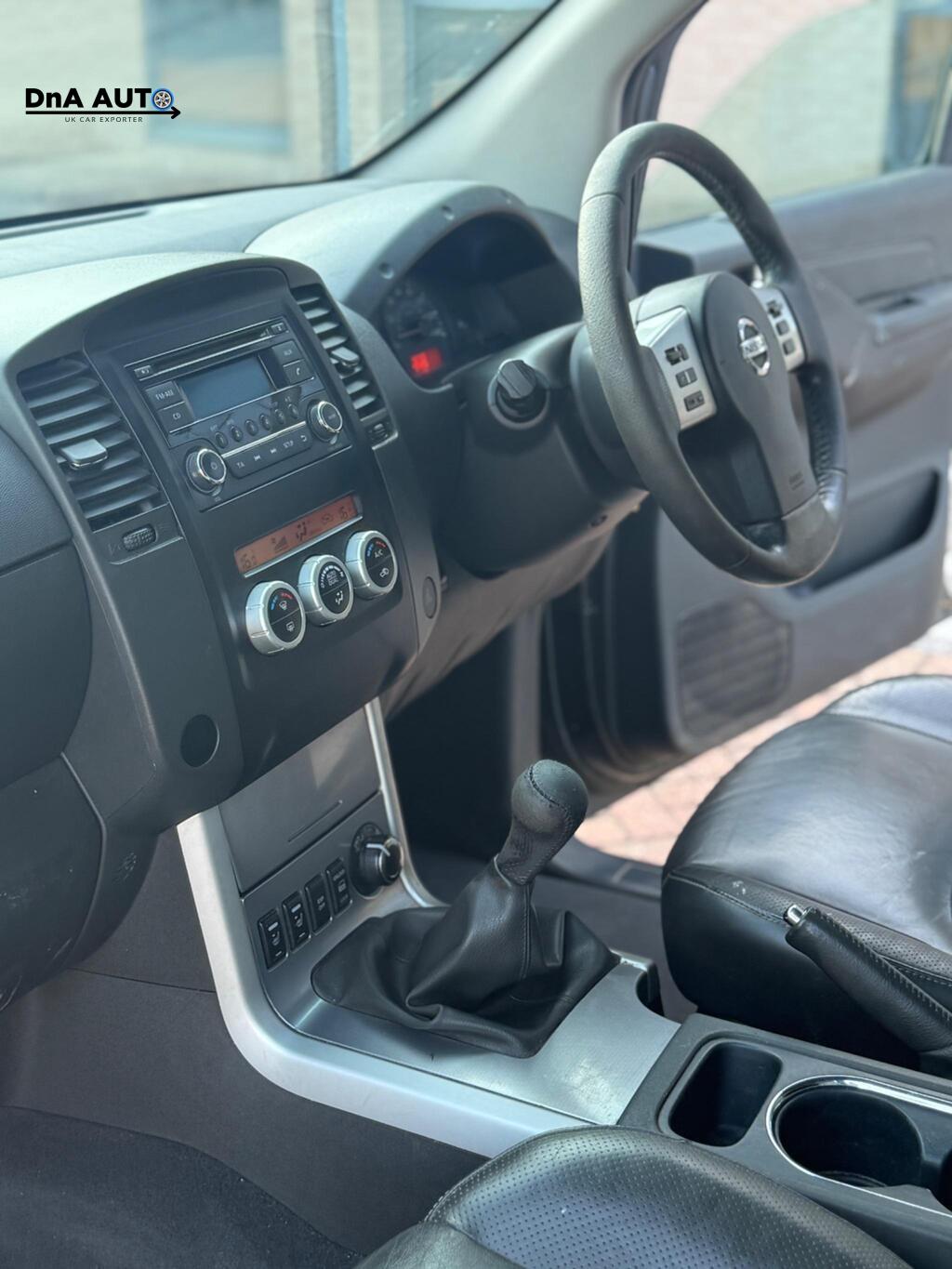 Nissan Navara 2.5 dCi Tekna Pickup Double Cab 4dr Diesel Manual 4WD Euro 5 (190 ps)