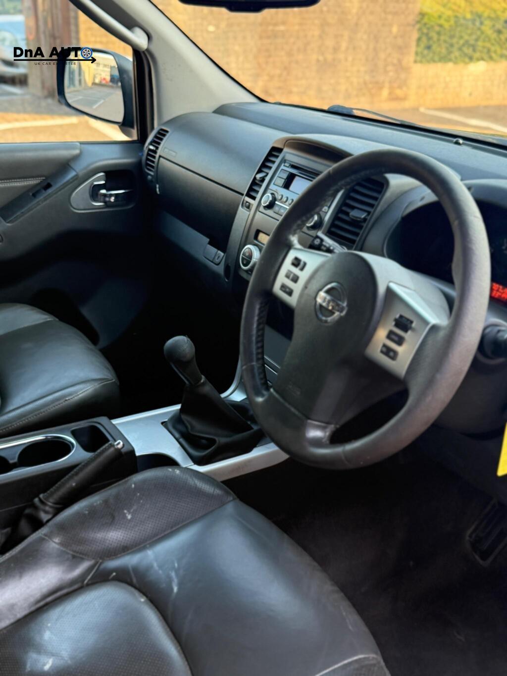 Nissan Navara 2.5 dCi Tekna Pickup Double Cab 4dr Diesel Manual 4WD Euro 5 (190 ps)