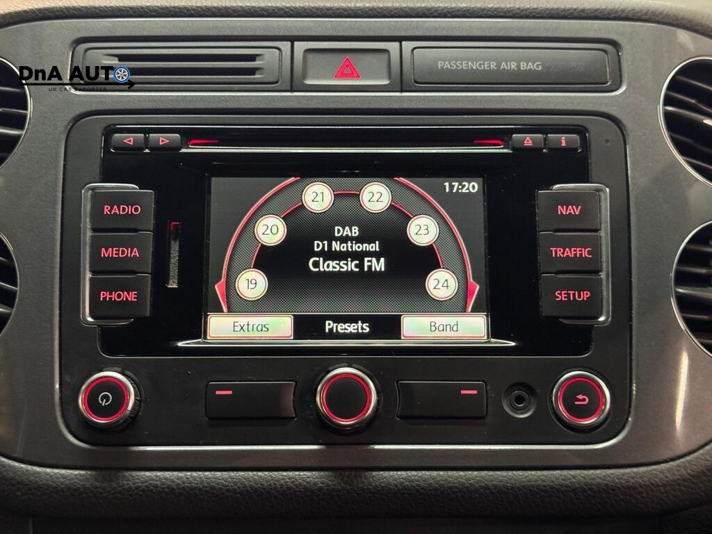 Volkswagen Tiguan 2.0 TDI BlueMotion Tech Match SUV 5dr Diesel DSG 4WD Euro 5 (s/s) (140 ps)