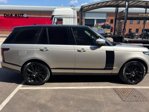 Land Rover Range Rover 4.4 SD V8 Vogue SUV 5dr Diesel Auto 4WD Euro 5 (339 ps)