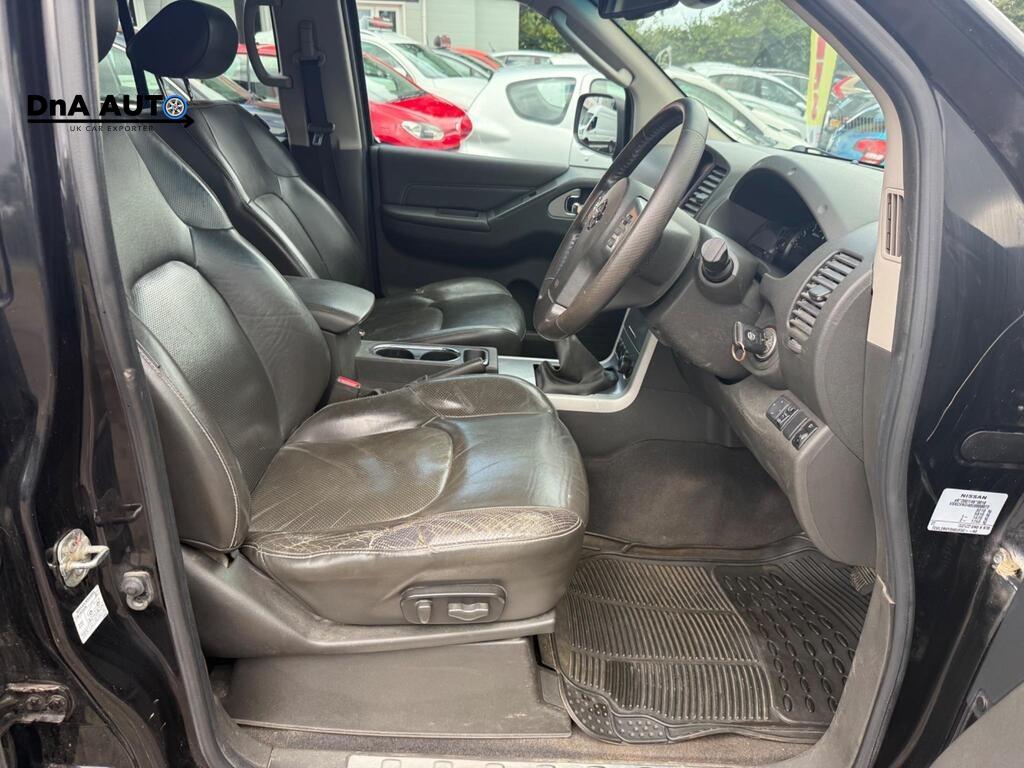 Nissan Navara 2.5 dCi Tekna Pickup Double Cab 4dr Diesel Manual 4WD Euro 5 (190 ps)