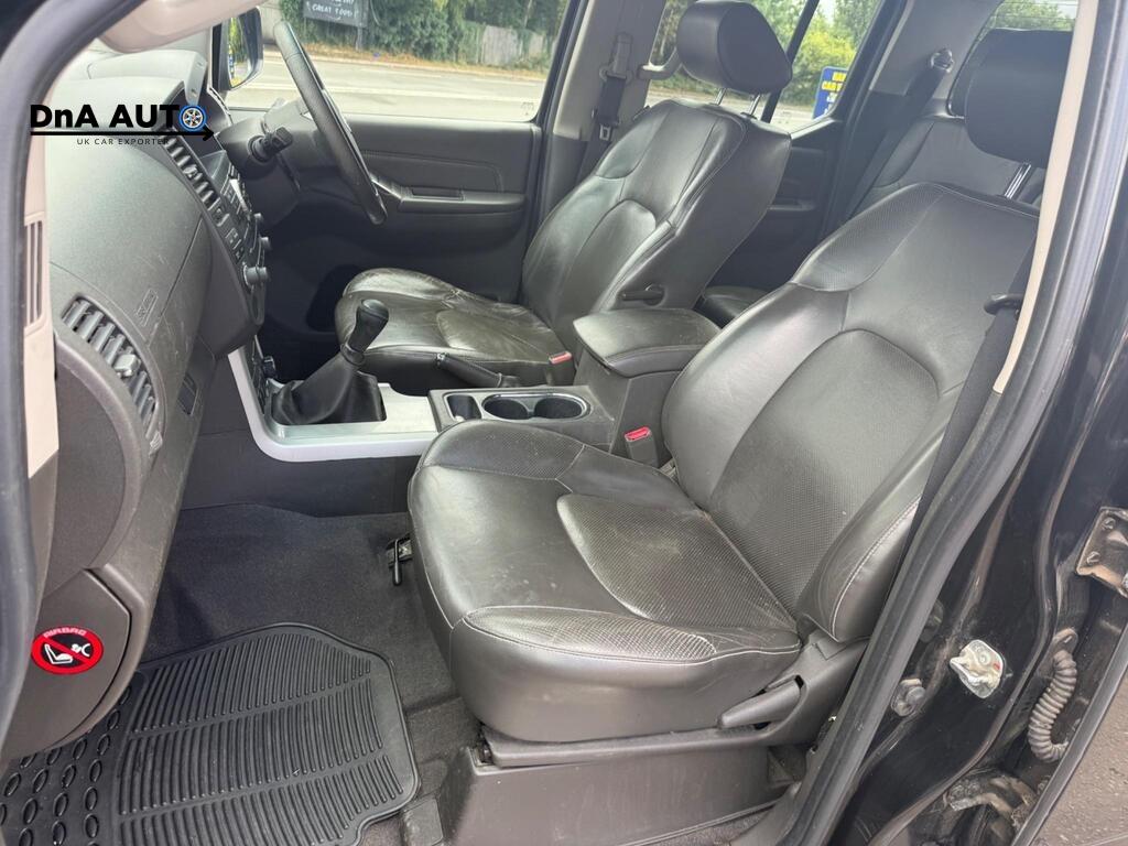 Nissan Navara 2.5 dCi Tekna Pickup Double Cab 4dr Diesel Manual 4WD Euro 5 (190 ps)