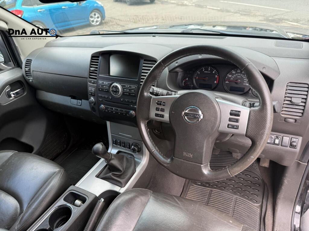 Nissan Navara 2.5 dCi Tekna Pickup Double Cab 4dr Diesel Manual 4WD Euro 5 (190 ps)
