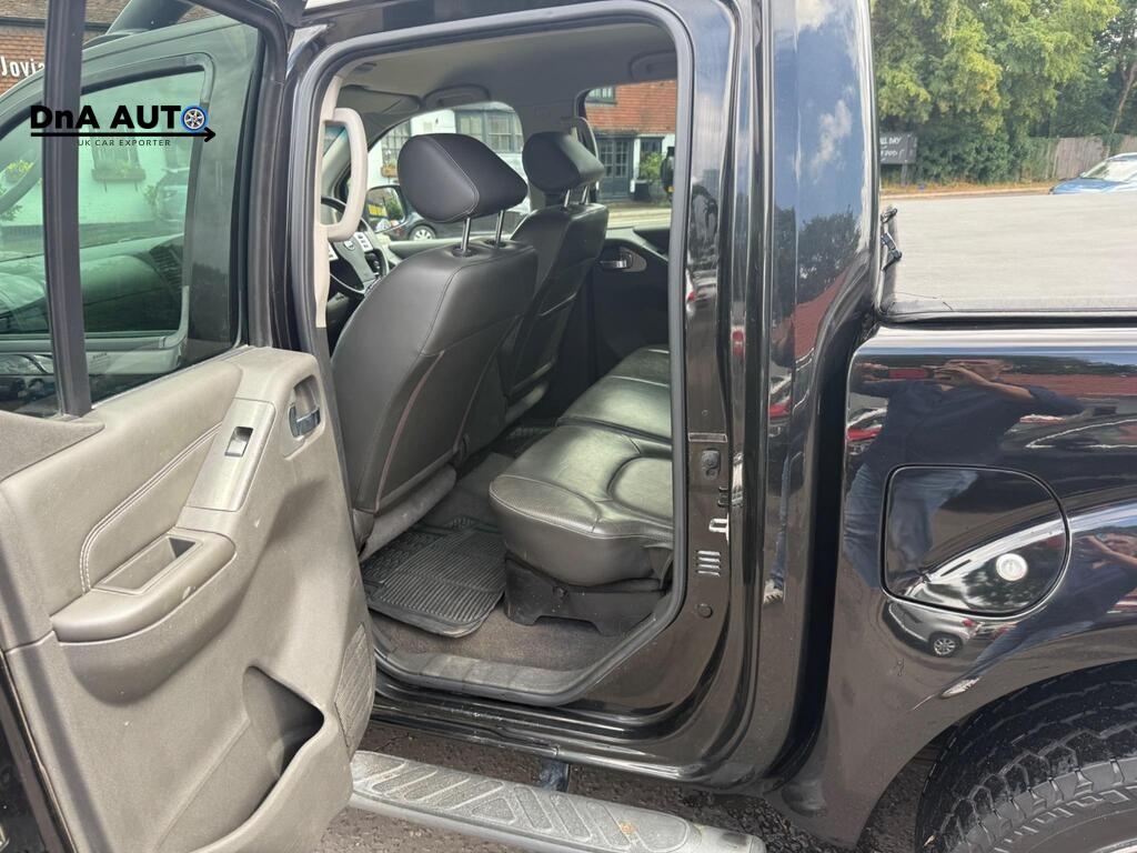 Nissan Navara 2.5 dCi Tekna Pickup Double Cab 4dr Diesel Manual 4WD Euro 5 (190 ps)