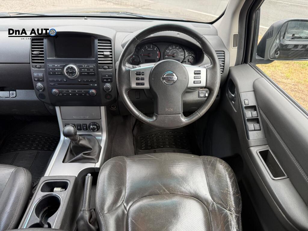 Nissan Navara 2.5 dCi Tekna Pickup Double Cab 4dr Diesel Manual 4WD Euro 5 (190 ps)