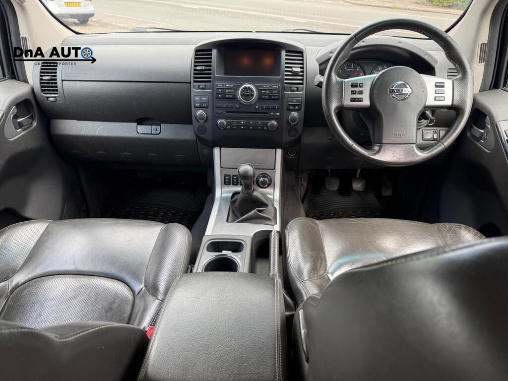 Nissan Navara 2.5 dCi Tekna Pickup Double Cab 4dr Diesel Manual 4WD Euro 5 (190 ps)
