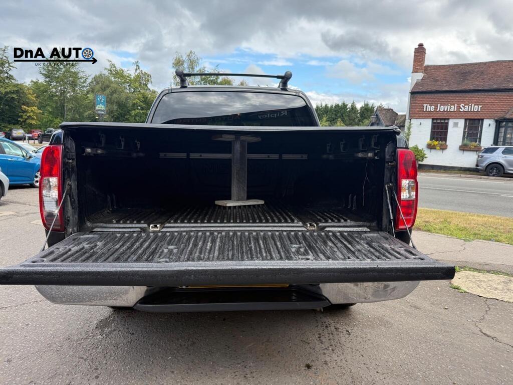 Nissan Navara 2.5 dCi Tekna Pickup Double Cab 4dr Diesel Manual 4WD Euro 5 (190 ps)