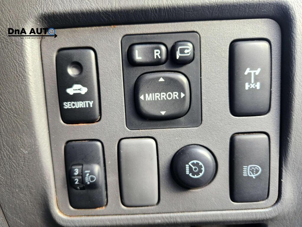 Toyota Hilux 2.5 D-4D HL3 Pickup Double Cab 4dr Diesel Manual 4WD Euro 5 (144 ps)