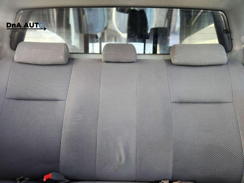 Toyota Hilux 2.5 D-4D HL3 Pickup Double Cab 4dr Diesel Manual 4WD Euro 5 (144 ps)
