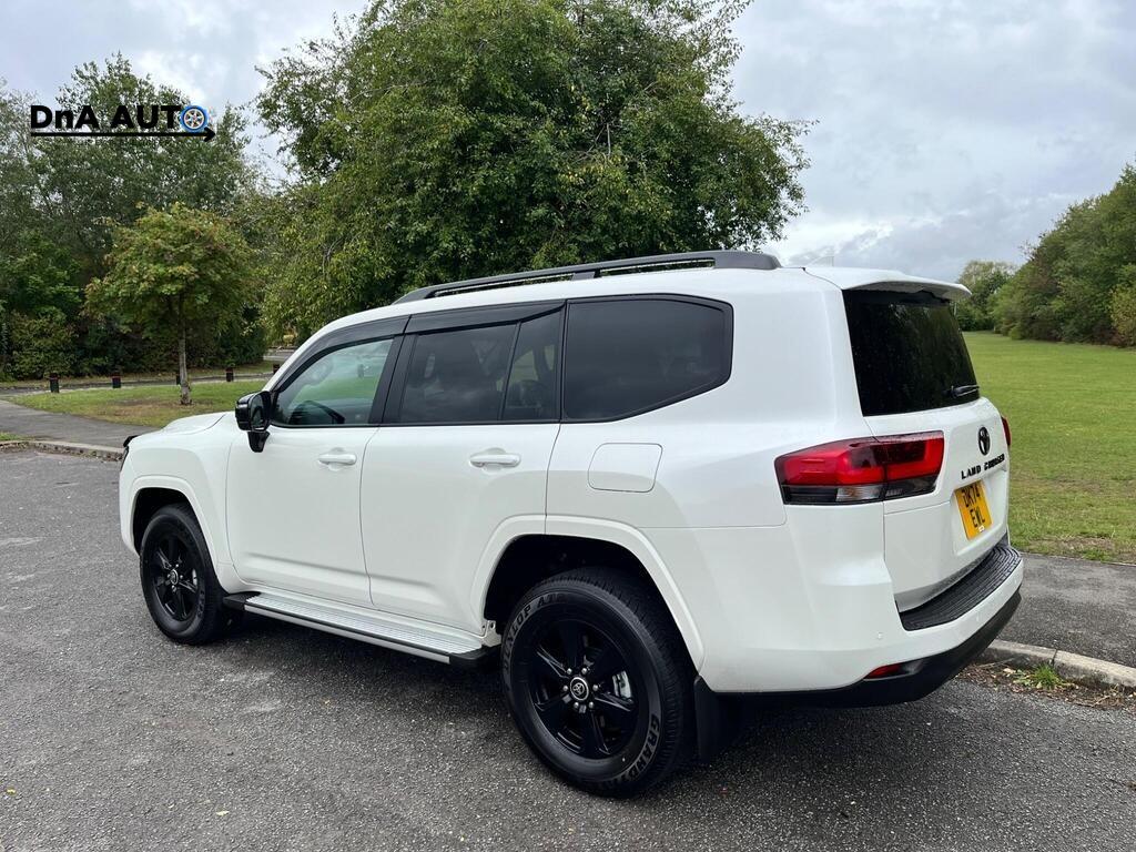 Toyota Land Cruiser 2.5 II SUV (2024 - )