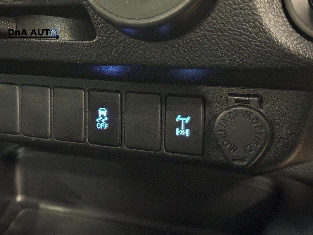 Toyota Hilux 2.4 D-4D Active Pickup Extended Cab 4dr Diesel Manual 4WD Euro 6 (3.5t) (150 ps)