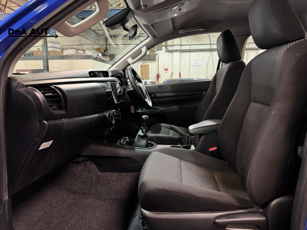 Toyota Hilux 2.4 D-4D Active Pickup Extended Cab 4dr Diesel Manual 4WD Euro 6 (3.5t) (150 ps)
