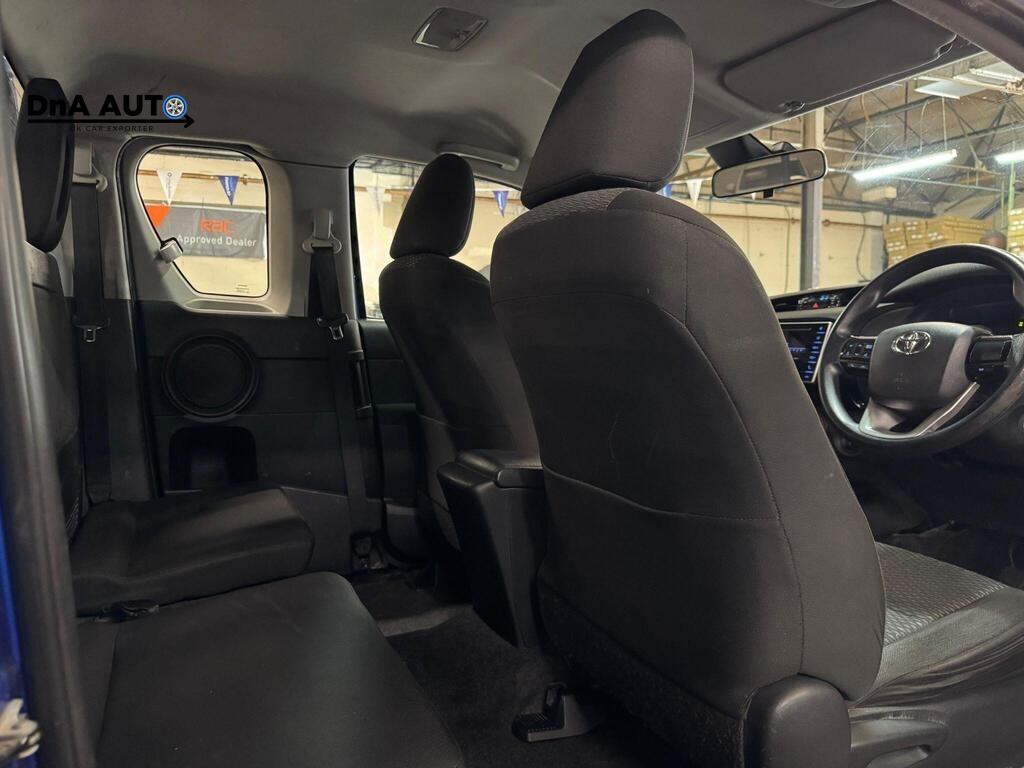 Toyota Hilux 2.4 D-4D Active Pickup Extended Cab 4dr Diesel Manual 4WD Euro 6 (3.5t) (150 ps)