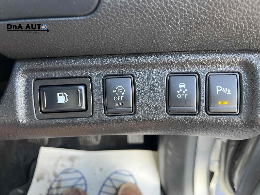 Nissan Navara 2.3 dCi Tekna Pickup Double Cab 4dr Diesel Manual 4WD Euro 6 (s/s) (190 ps)