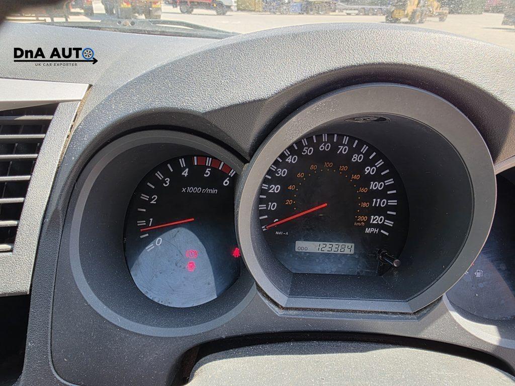 Toyota Hilux 3.0 D-4D Invincible Pickup 4dr Diesel Manual 4WD (279 g/km, 171 bhp)
