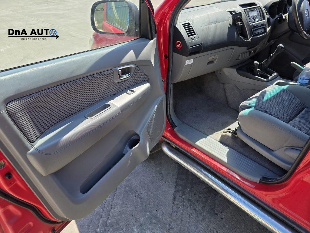 Toyota Hilux 3.0 D-4D Invincible Pickup 4dr Diesel Manual 4WD (279 g/km, 171 bhp)